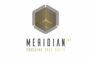 Geometrisk logo med teksten "Meridian GMT" og "Tracking True North" nedenfor i grå og guld.